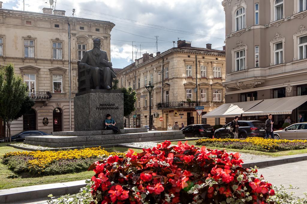 Modern 2Br Apartment In Central Lviv Exterior photo